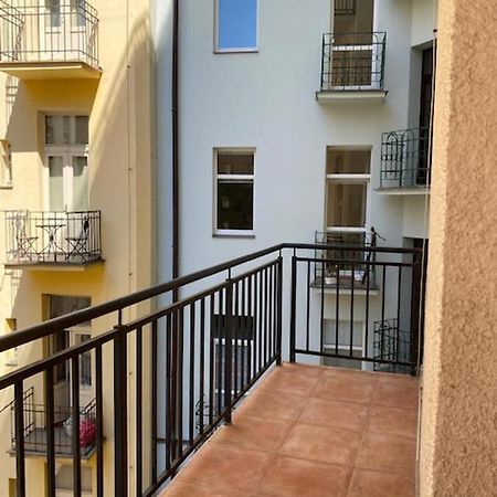 Large 3 Bedroom Family Apartment With Balcony Prag Dış mekan fotoğraf