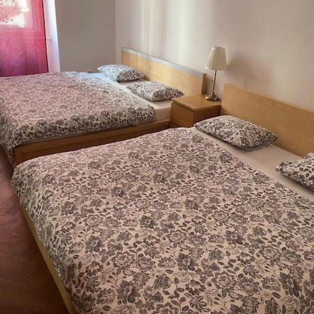 Large 3 Bedroom Family Apartment With Balcony Prag Dış mekan fotoğraf